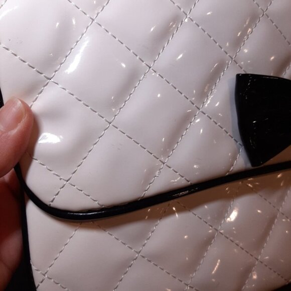 3/$20 FOREVER 21 Quilted Faux Leather Clutch Foldover Magnetic Purse Bag Ivory - Picture 8 of 10